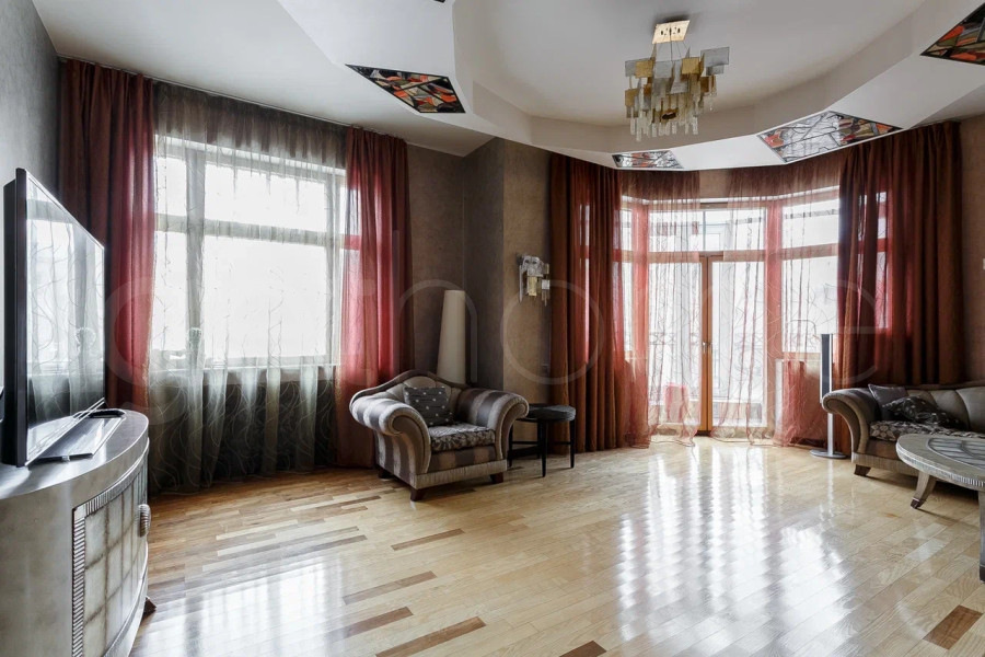 Продажа квартиры площадью 153 м² 4 этаж в Дом с французскими окнами по адресу Остоженка, 1-й Зачатьевский пер. 6 строение 1