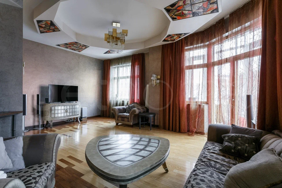 Продажа квартиры площадью 153 м² 4 этаж в Дом с французскими окнами по адресу Остоженка, 1-й Зачатьевский пер. 6 строение 1